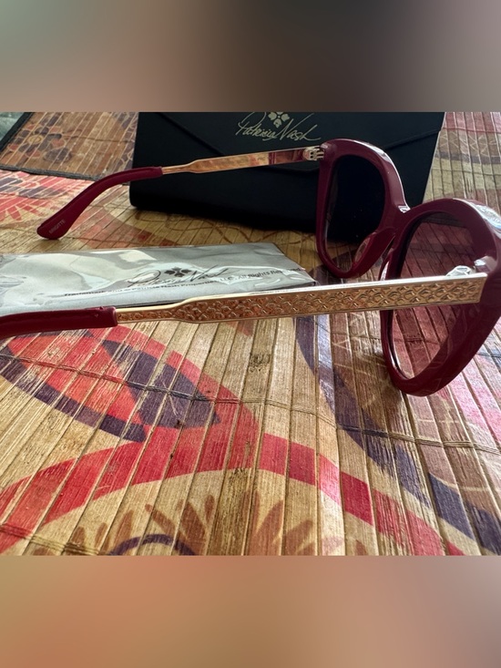 Patricia Nash Brigitte Sunglasses
Passion Pink Frames Includes Case NWOT main image 9